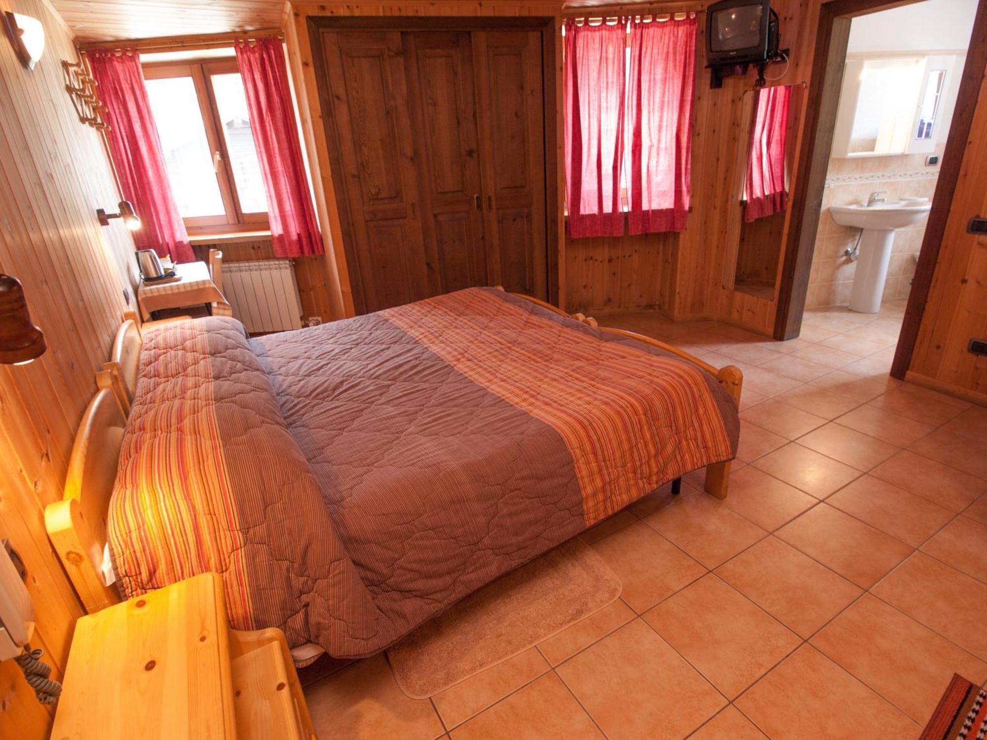 Le Vieux Rascard Chambres D'Hotes ชัมโปลุก ห้อง รูปภาพ